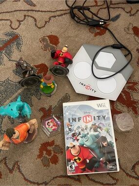 Wii Starter Set with White Hexagonal Base and Figures